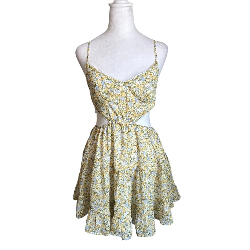Sky to Moon Floral Cut Out Tie Back Spaghetti Strap Mini
Dress Size L